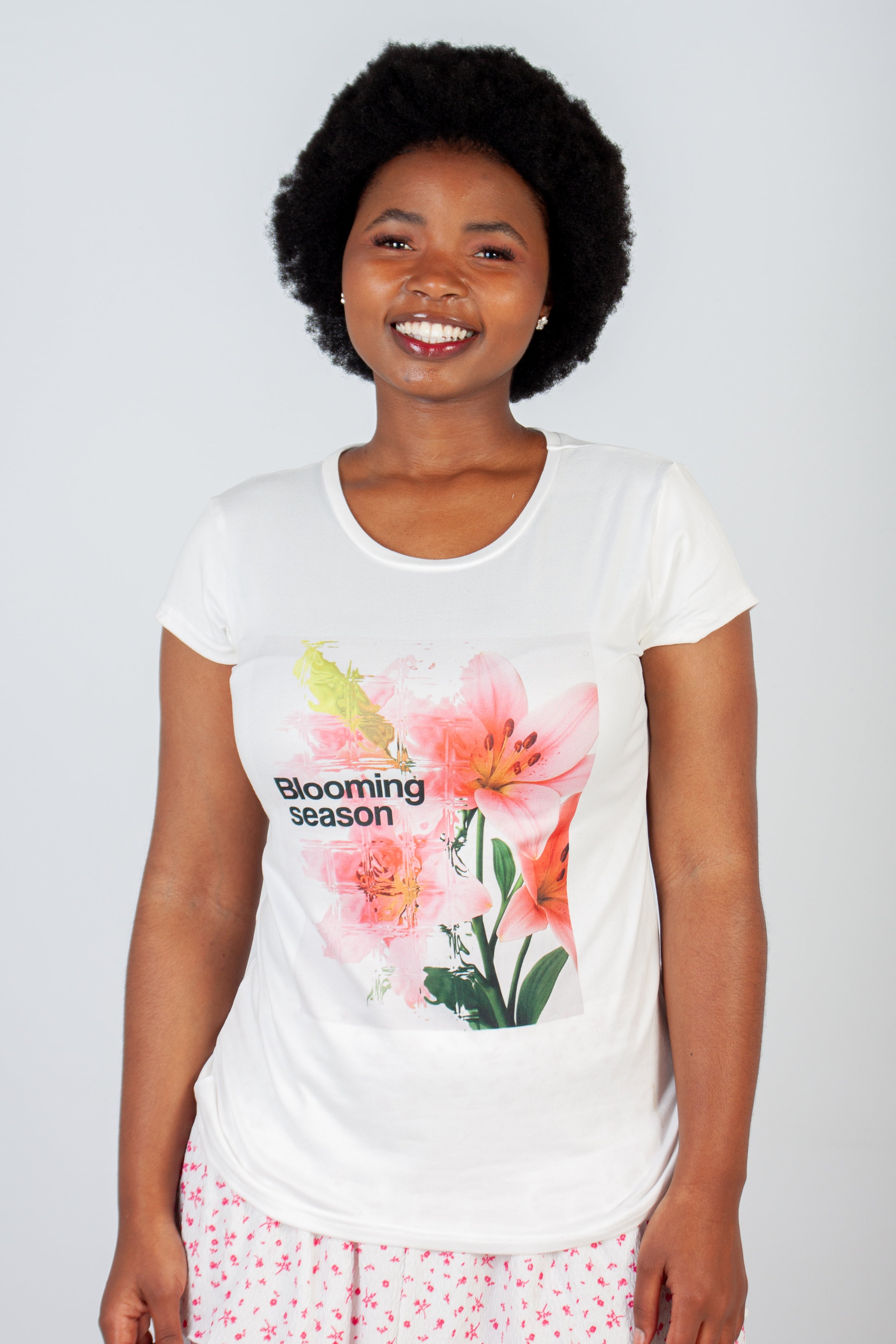 Graphic "Blooming SZN" T-Shirt